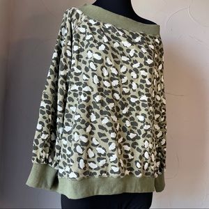 Off shoulder leopard sweatshirt L easel NWOT